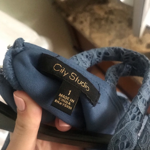 Light blue lace dress - Picture 4 of 5